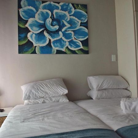 Zonnevanger Guesthouse Noorder-Paarl ภายนอก รูปภาพ