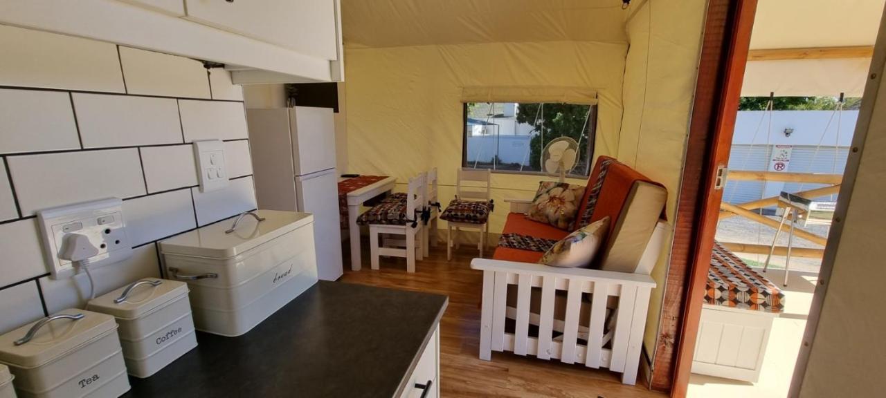 Zonnevanger Guesthouse Noorder-Paarl ภายนอก รูปภาพ