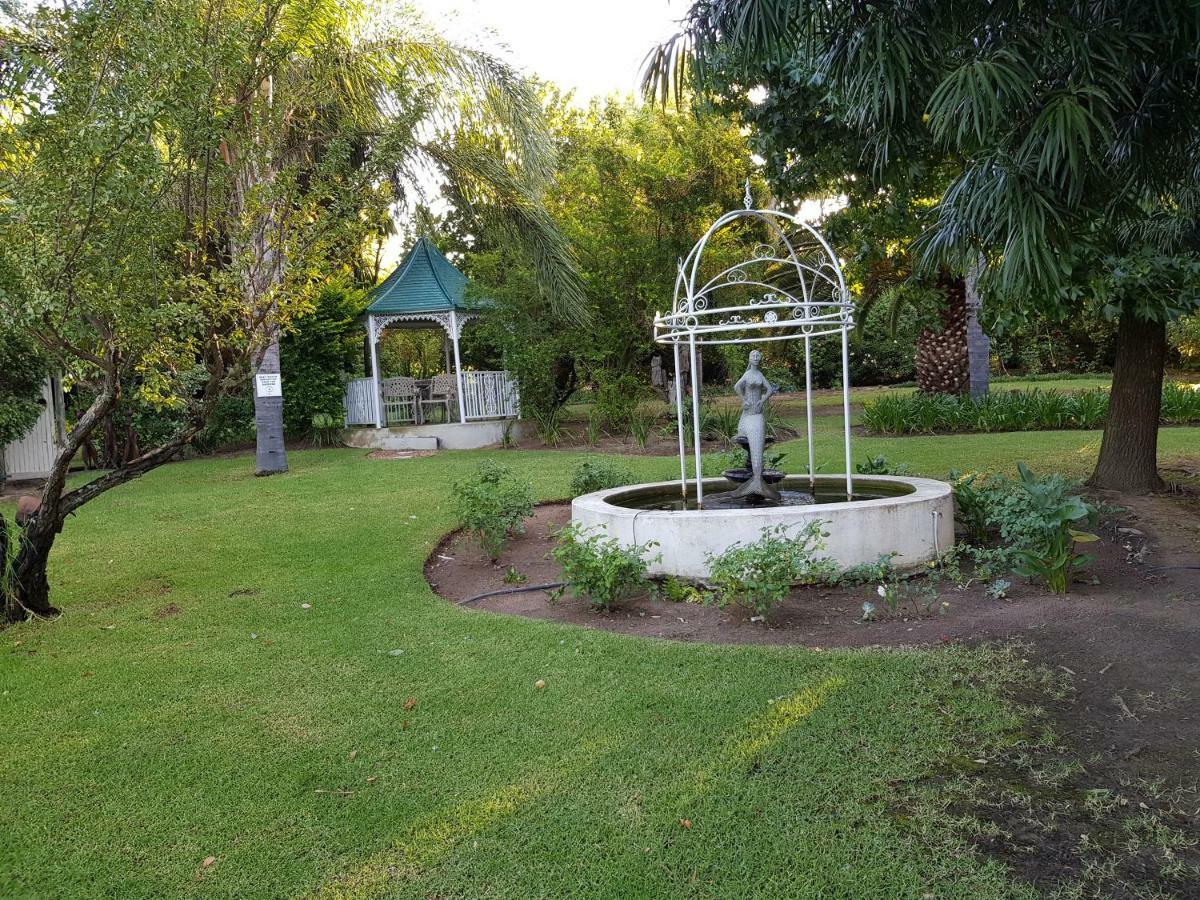 Zonnevanger Guesthouse Noorder-Paarl ภายนอก รูปภาพ