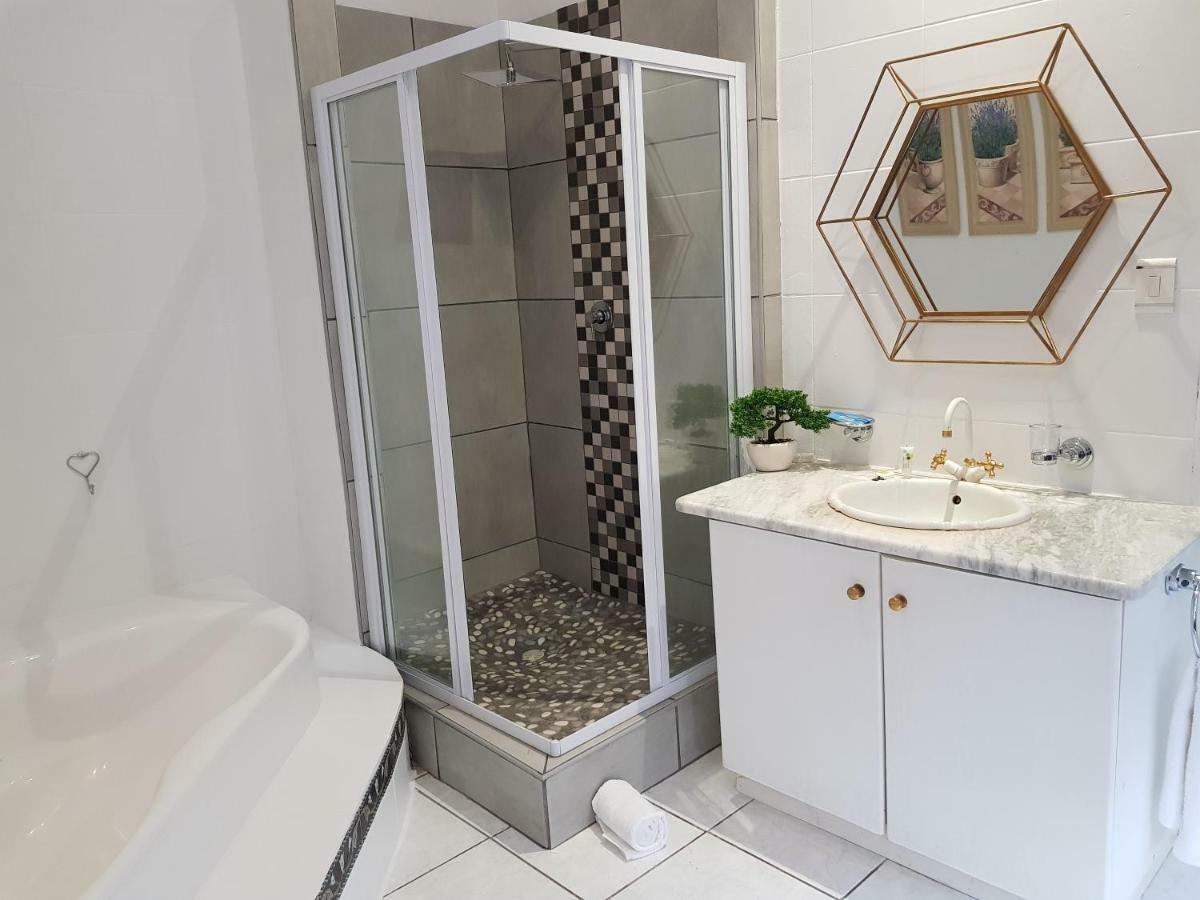 Zonnevanger Guesthouse Noorder-Paarl ภายนอก รูปภาพ