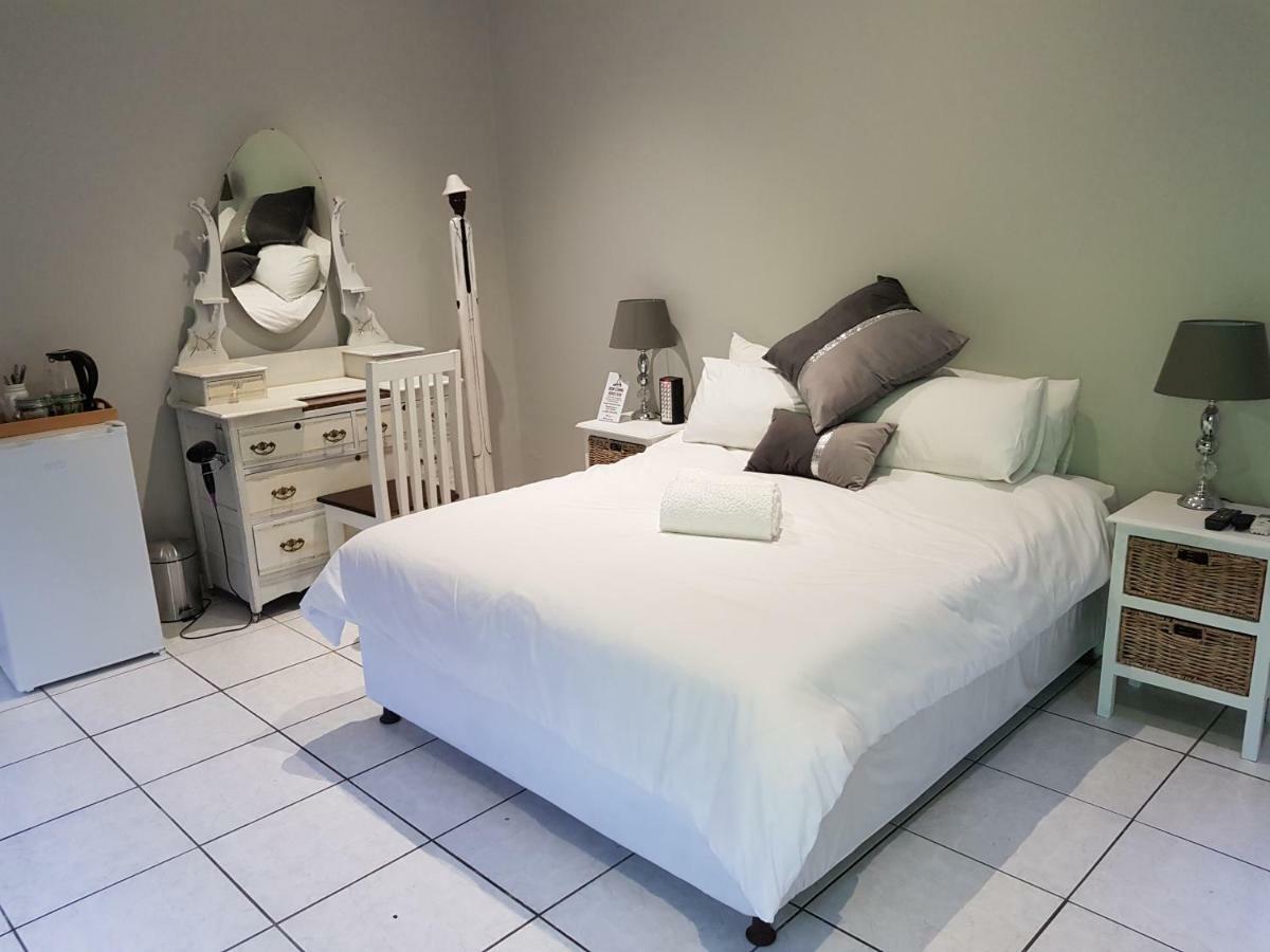 Zonnevanger Guesthouse Noorder-Paarl ภายนอก รูปภาพ