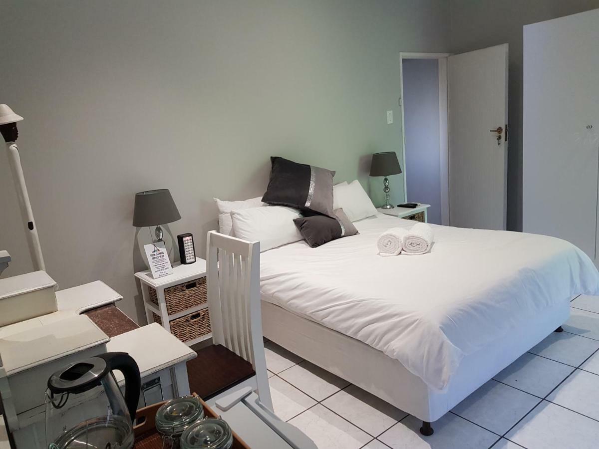 Zonnevanger Guesthouse Noorder-Paarl ภายนอก รูปภาพ