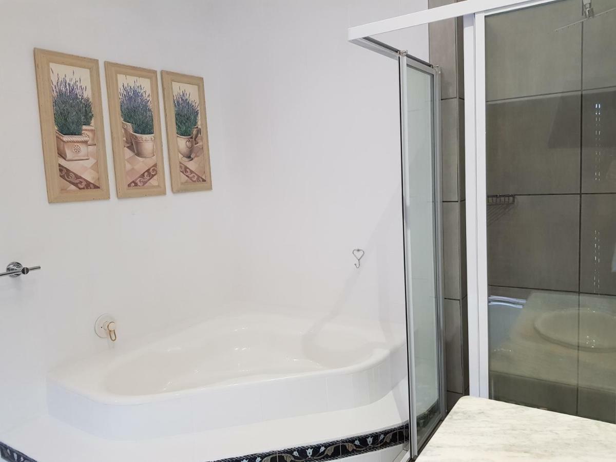 Zonnevanger Guesthouse Noorder-Paarl ภายนอก รูปภาพ