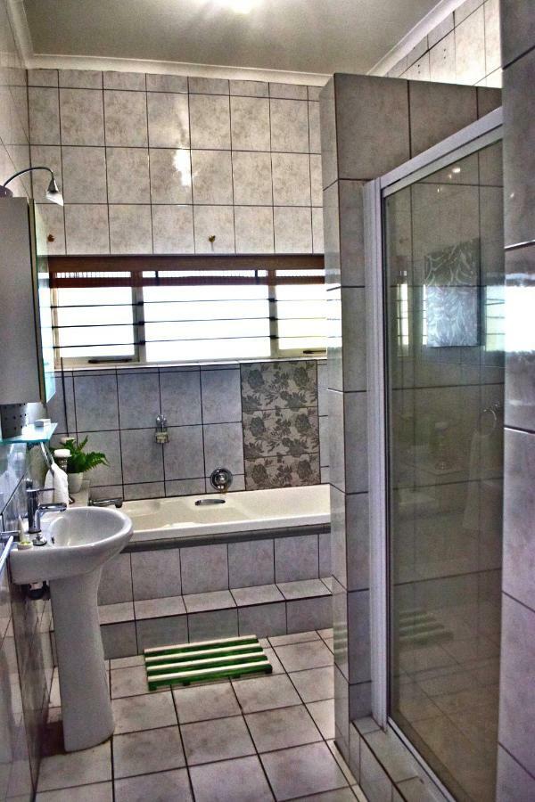 Zonnevanger Guesthouse Noorder-Paarl ภายนอก รูปภาพ